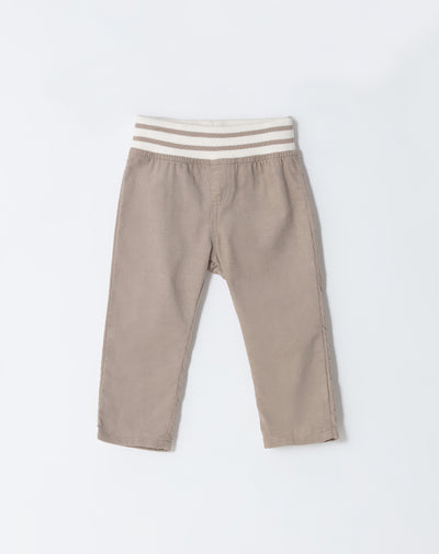 Pantalón regular fit tiro medio en drill beige