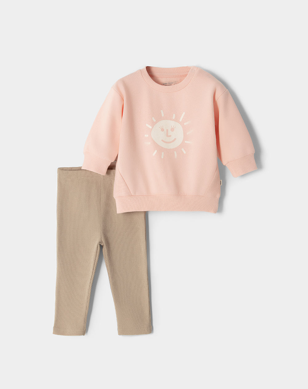 Conjunto buzo rosado + pantalon beige