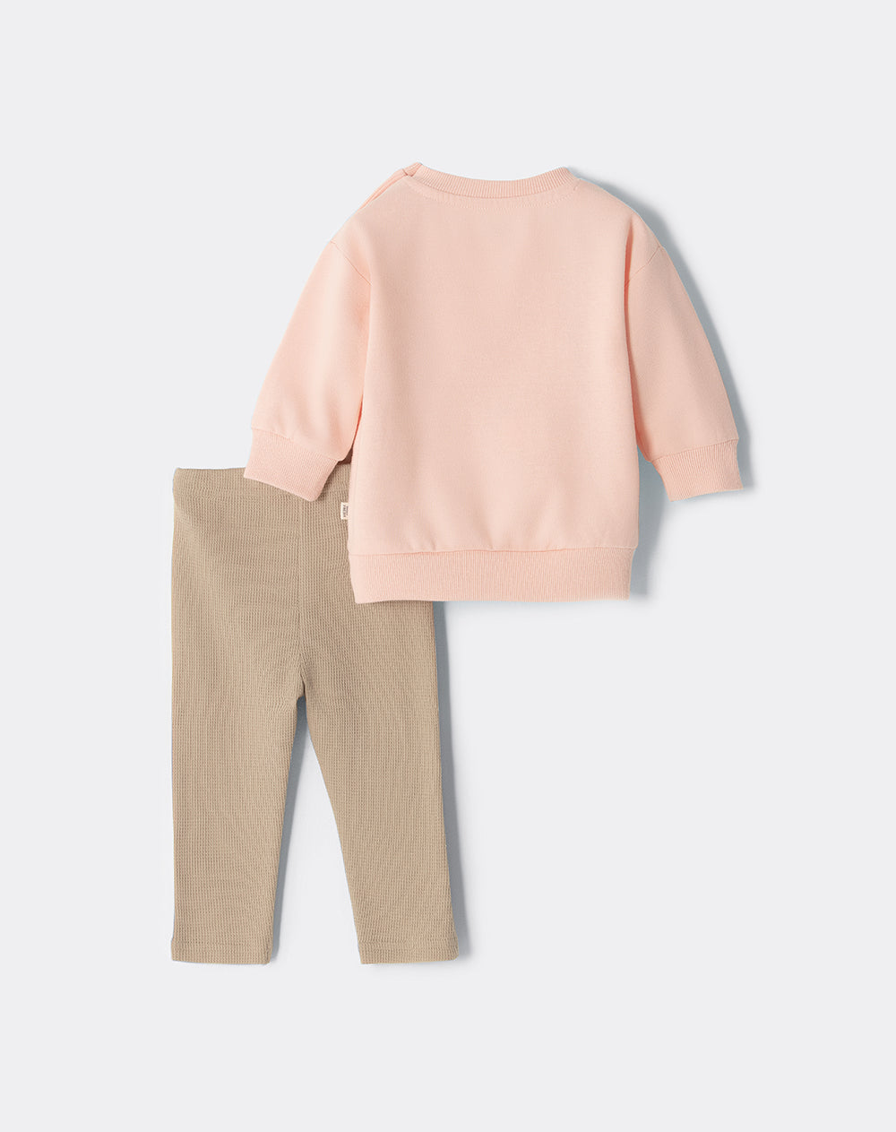 Conjunto buzo rosado + pantalon beige