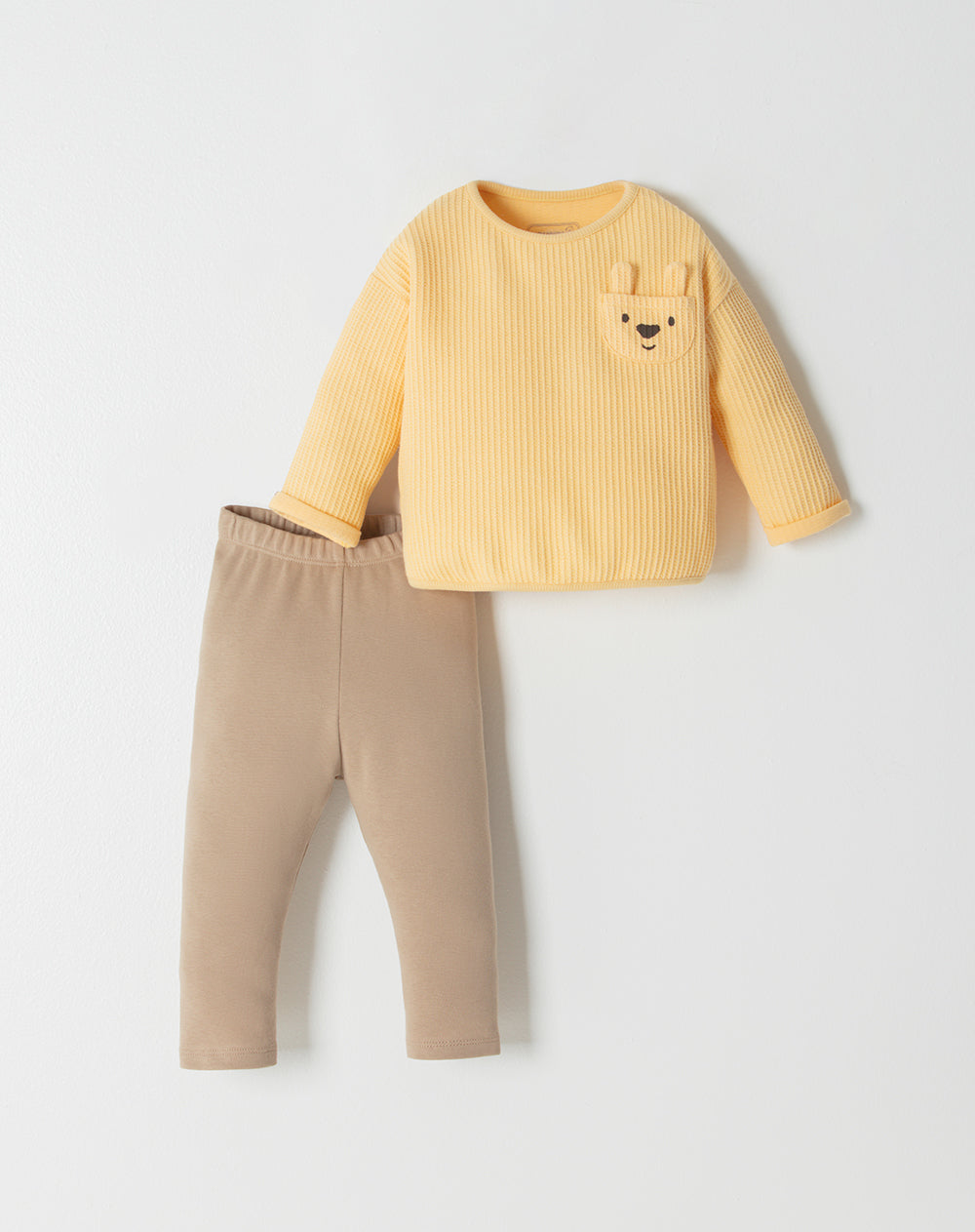 Conjunto pantalon largo manga larga amarillo