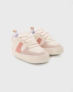 Tenis con suela blanda beige