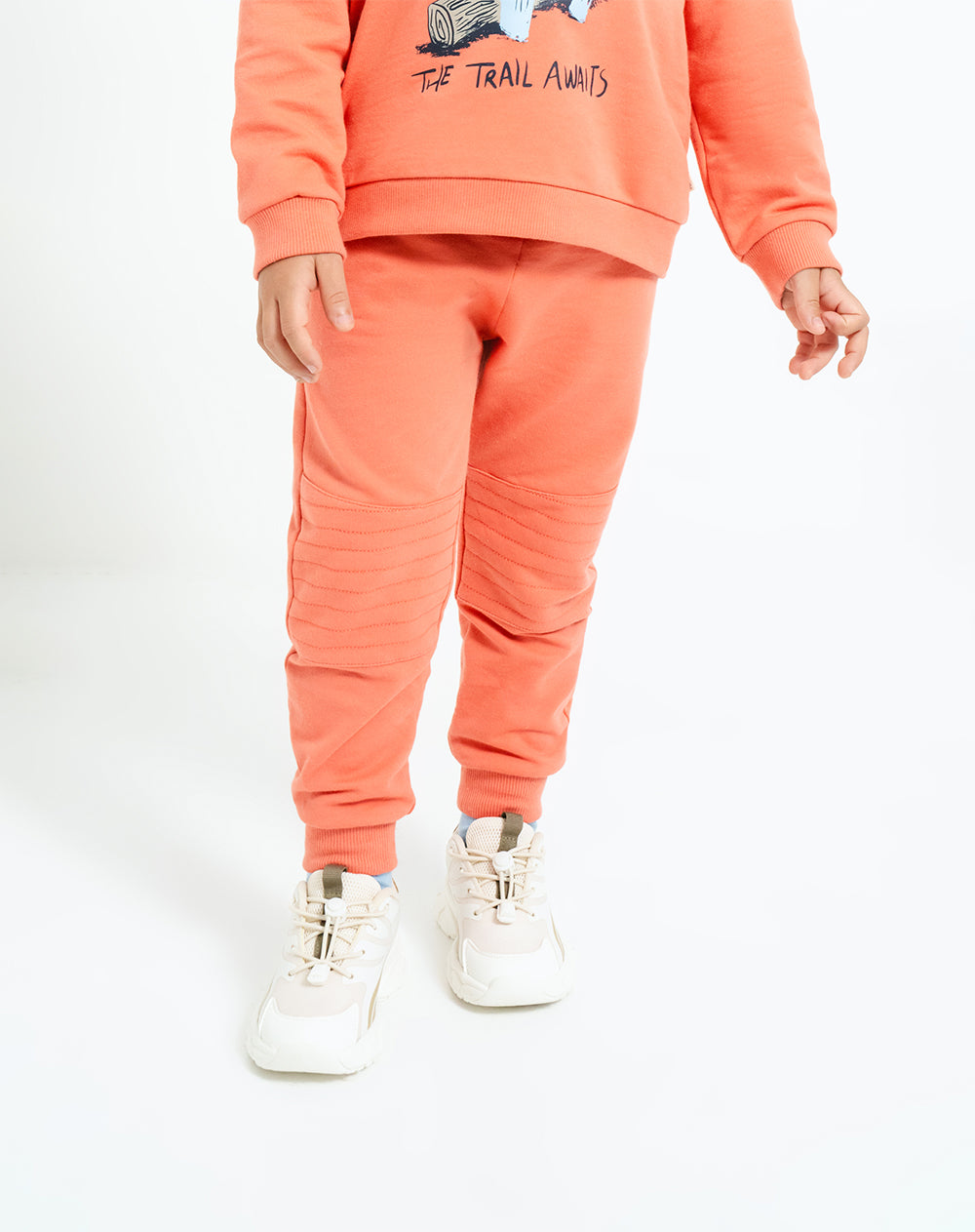 Jogger regular fit tiro medio naranja